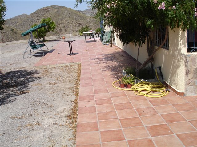 zijkant-patio.JPG